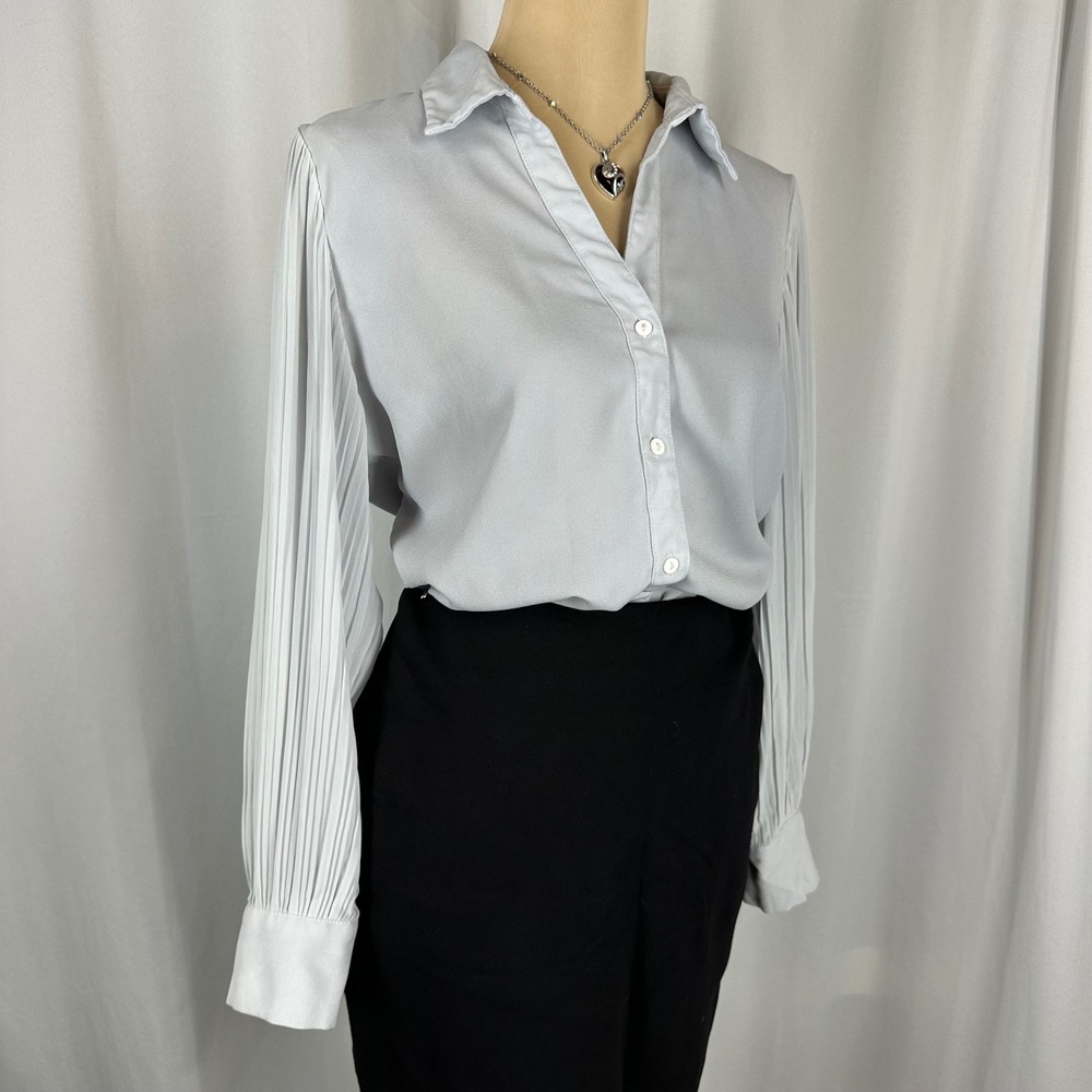 Adrianna Papell Button Blouse Size M Gray Pleated Sleeve Career Top READ